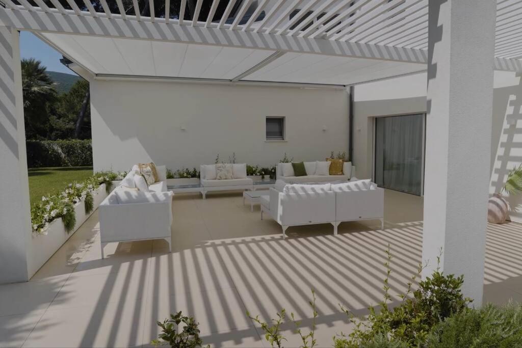 Villa Cala Contessa view 4