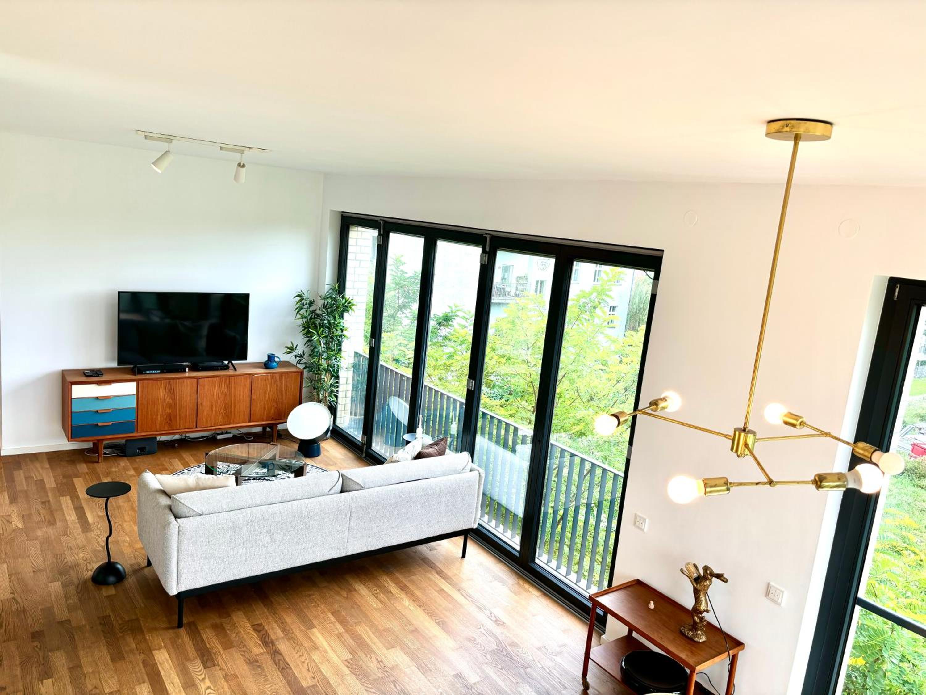 2 Bedroom Mauerpark-Apartment, Berlin Mitte View calendar