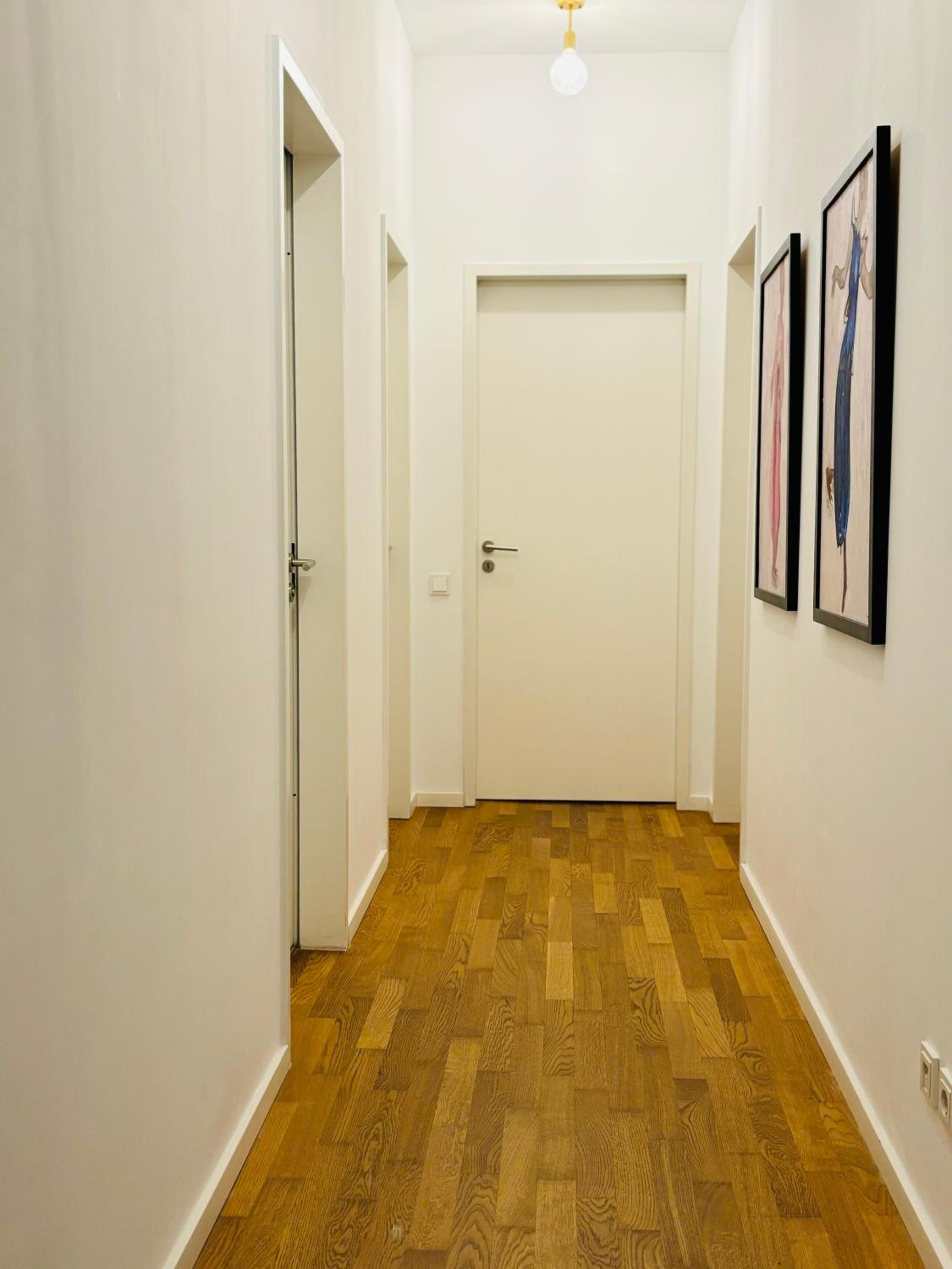 2 Bedroom Mauerpark-Apartment, Berlin Mitte View calendar
