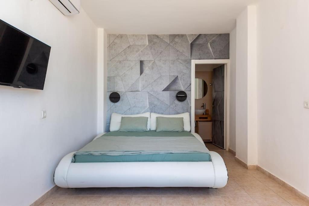 Luxurious Apart Near the Beach view 5