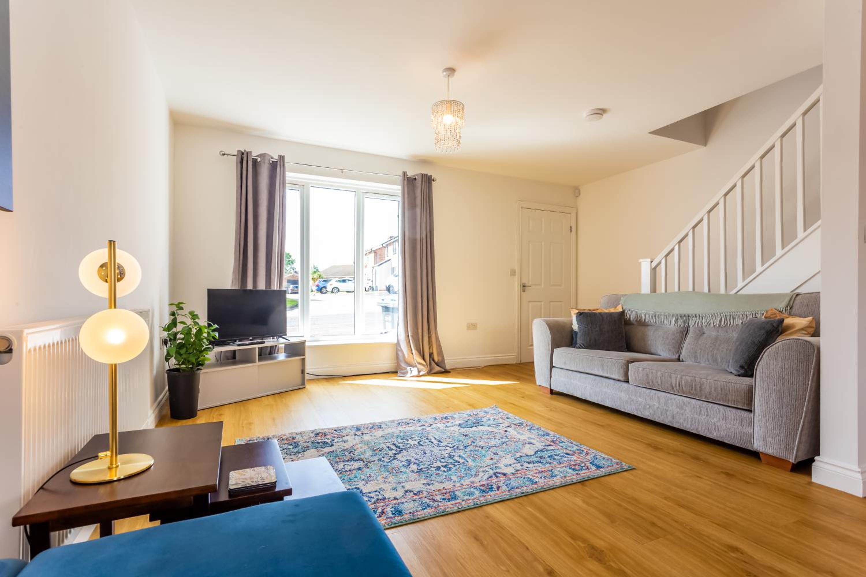 Stylish 3-bed Home with Garden view 5