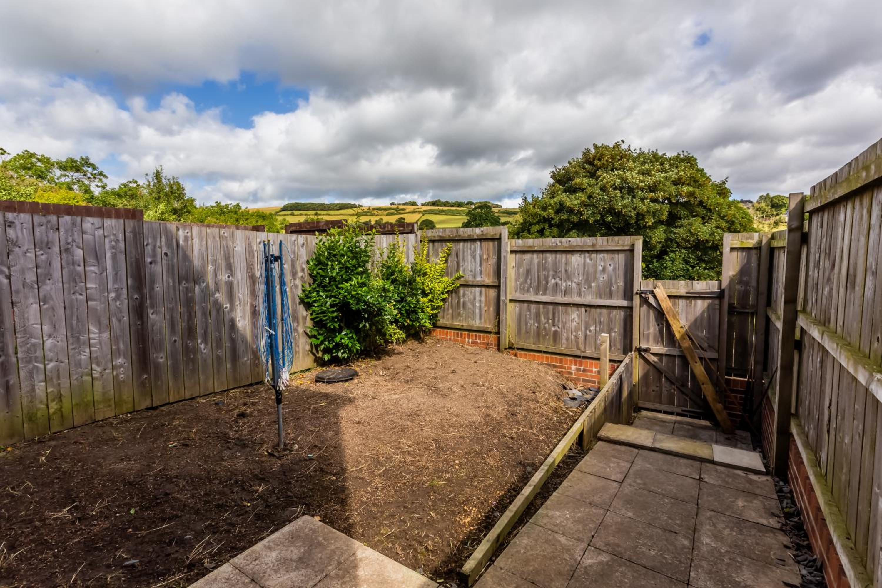 Stylish 3-bed Home with Garden view 2