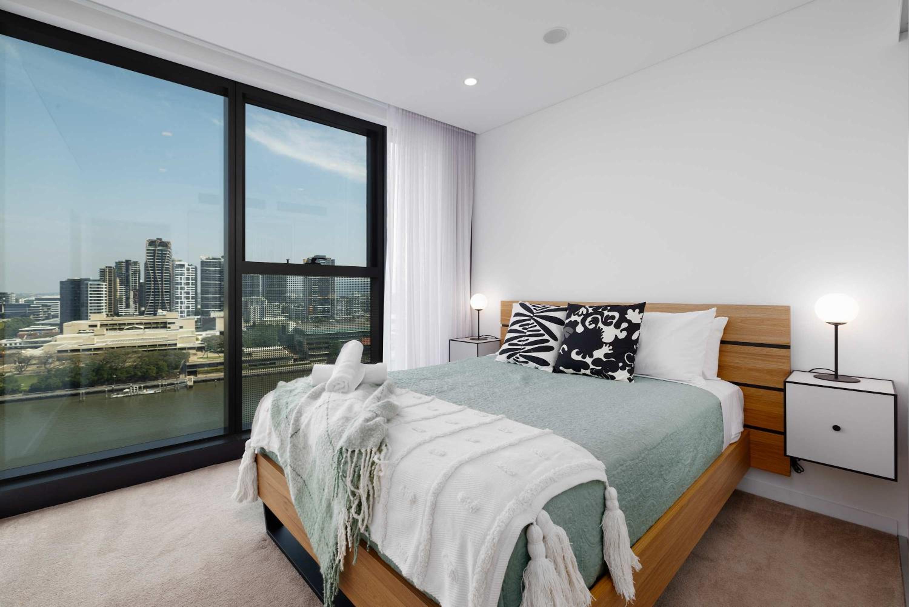 Luxury 1BR in Brisbane City River Firework View
