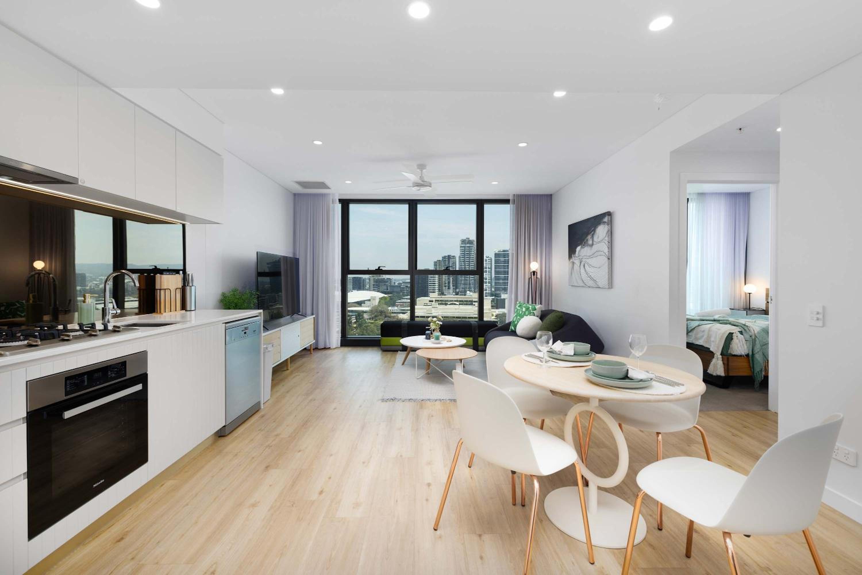 Luxury 1BR in Brisbane City River Firework View