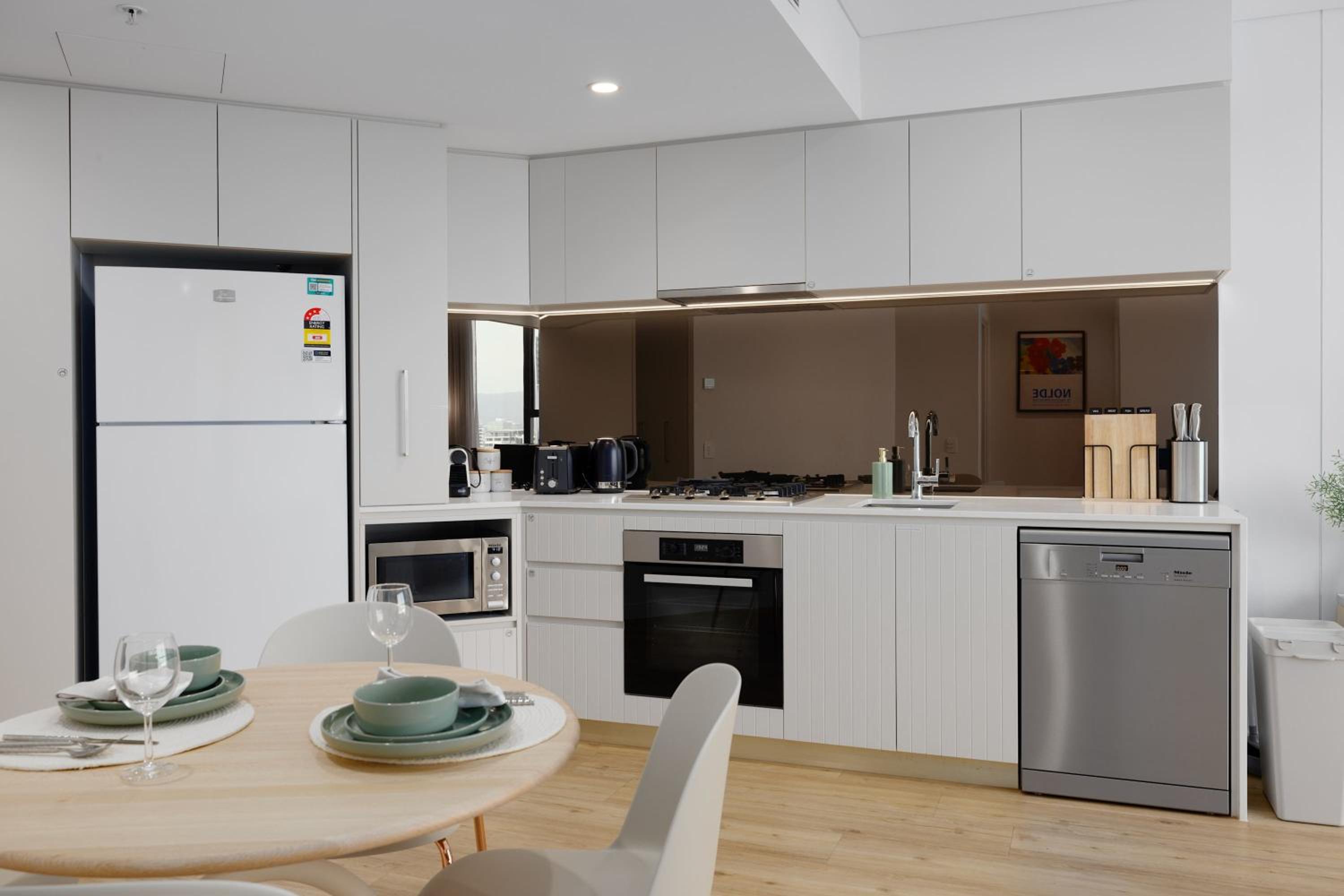Luxury 1BR in Brisbane City River Firework View