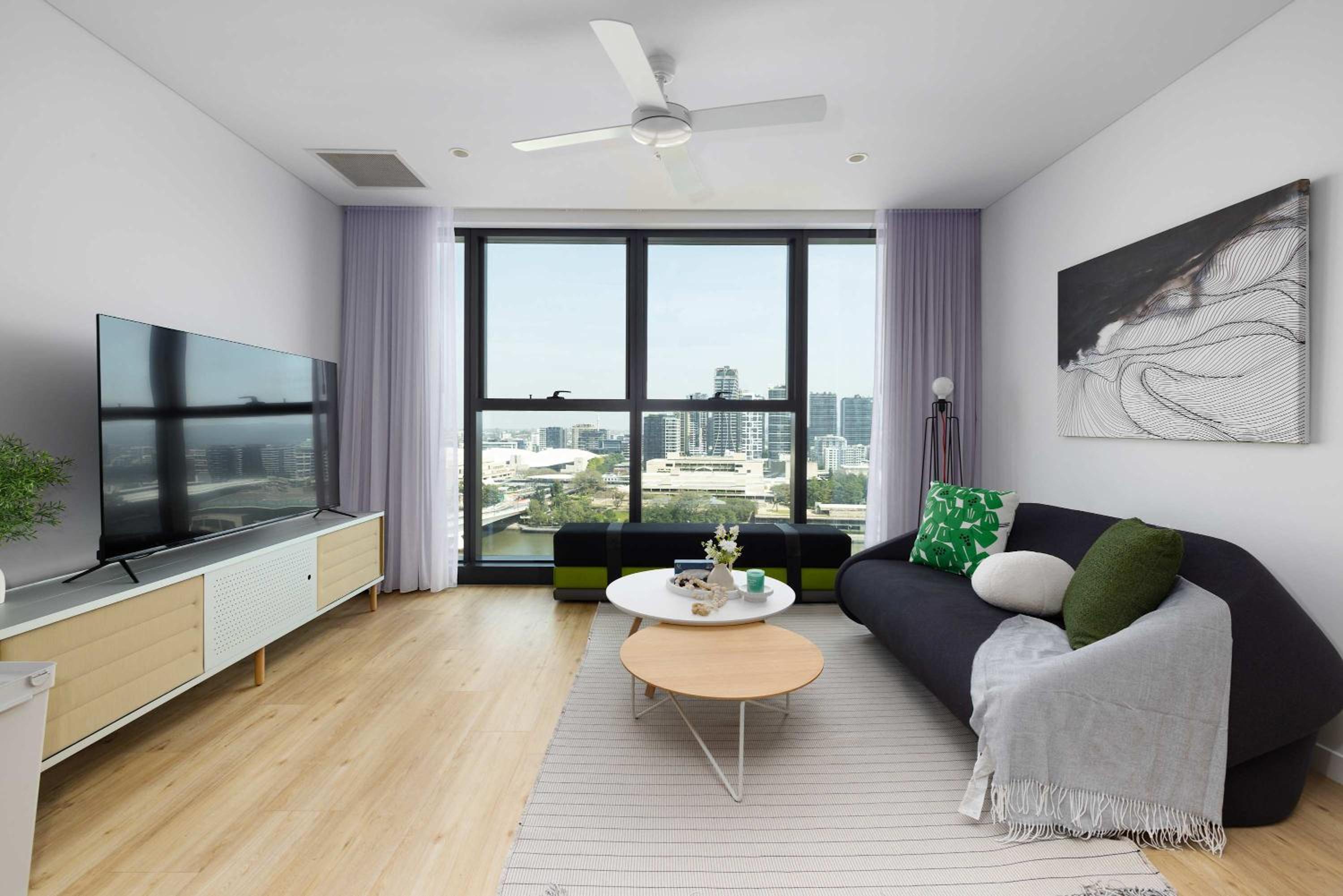 Luxury 1BR in Brisbane City River Firework View