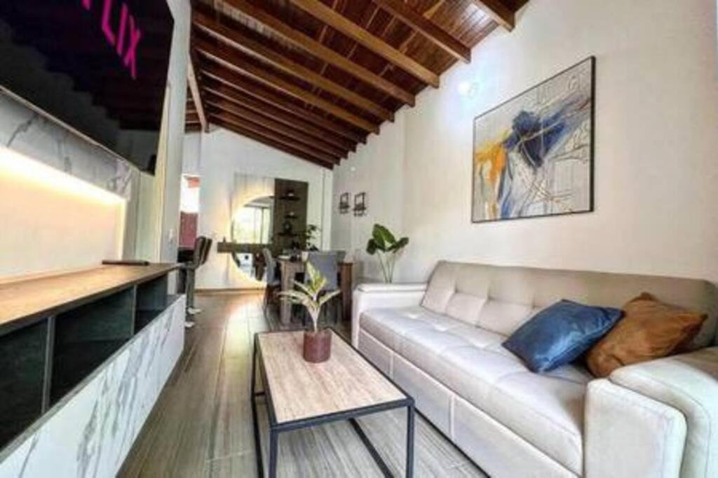 Apartamento con balcón y 2 dormitorios ARK301