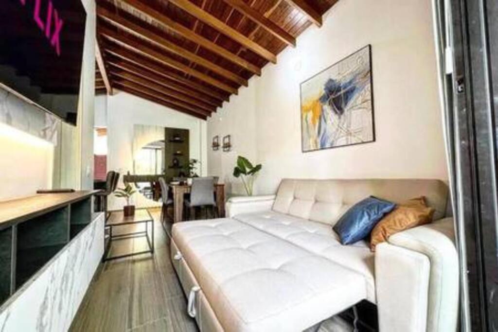 Apartamento con balcón y 2 dormitorios ARK301