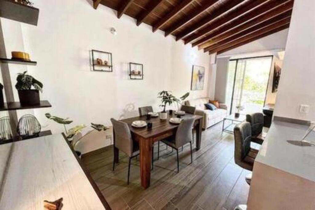 Apartamento con balcón y 2 dormitorios ARK301