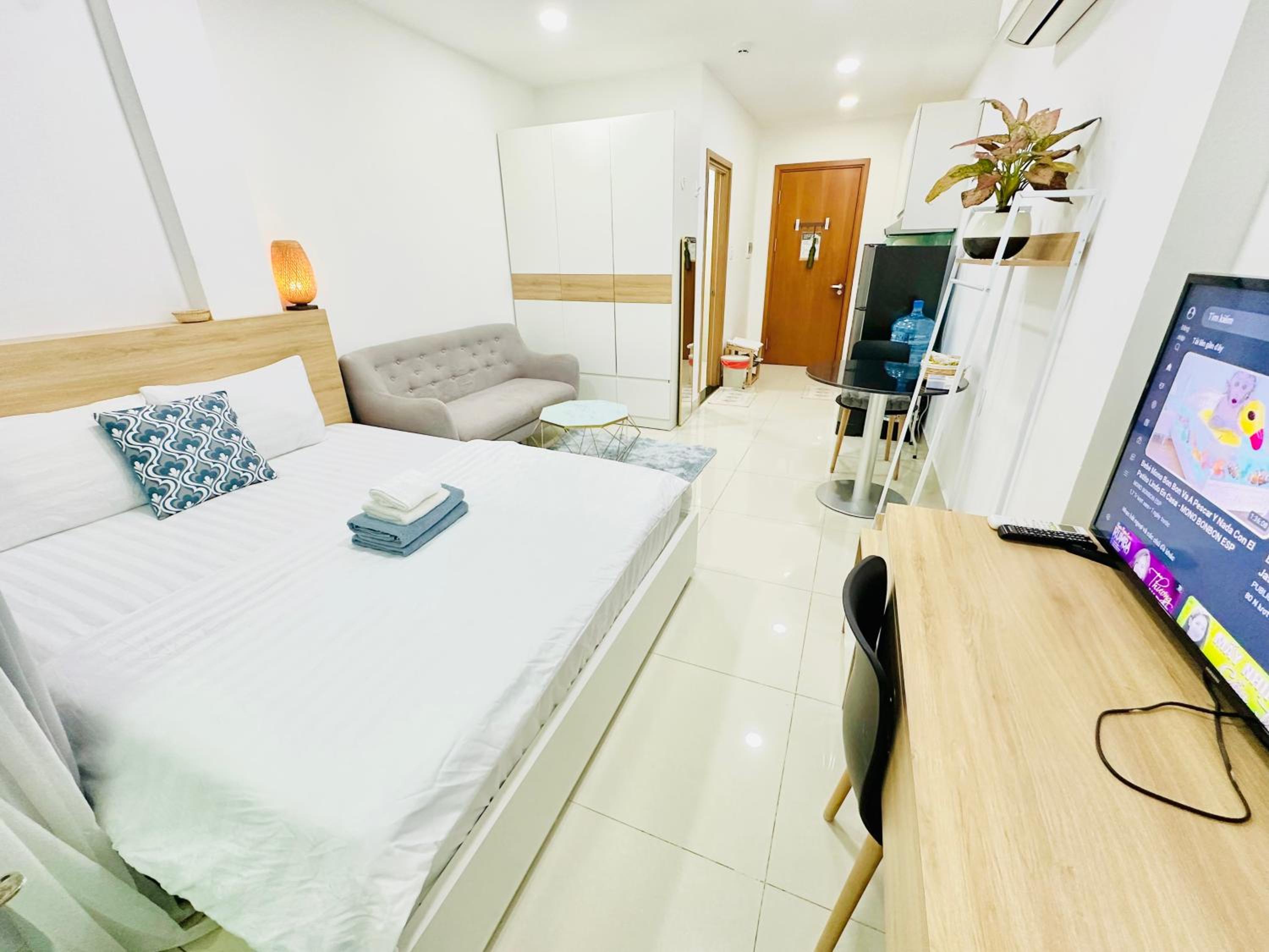 204 Spacious & Modern 1BR with kitchen