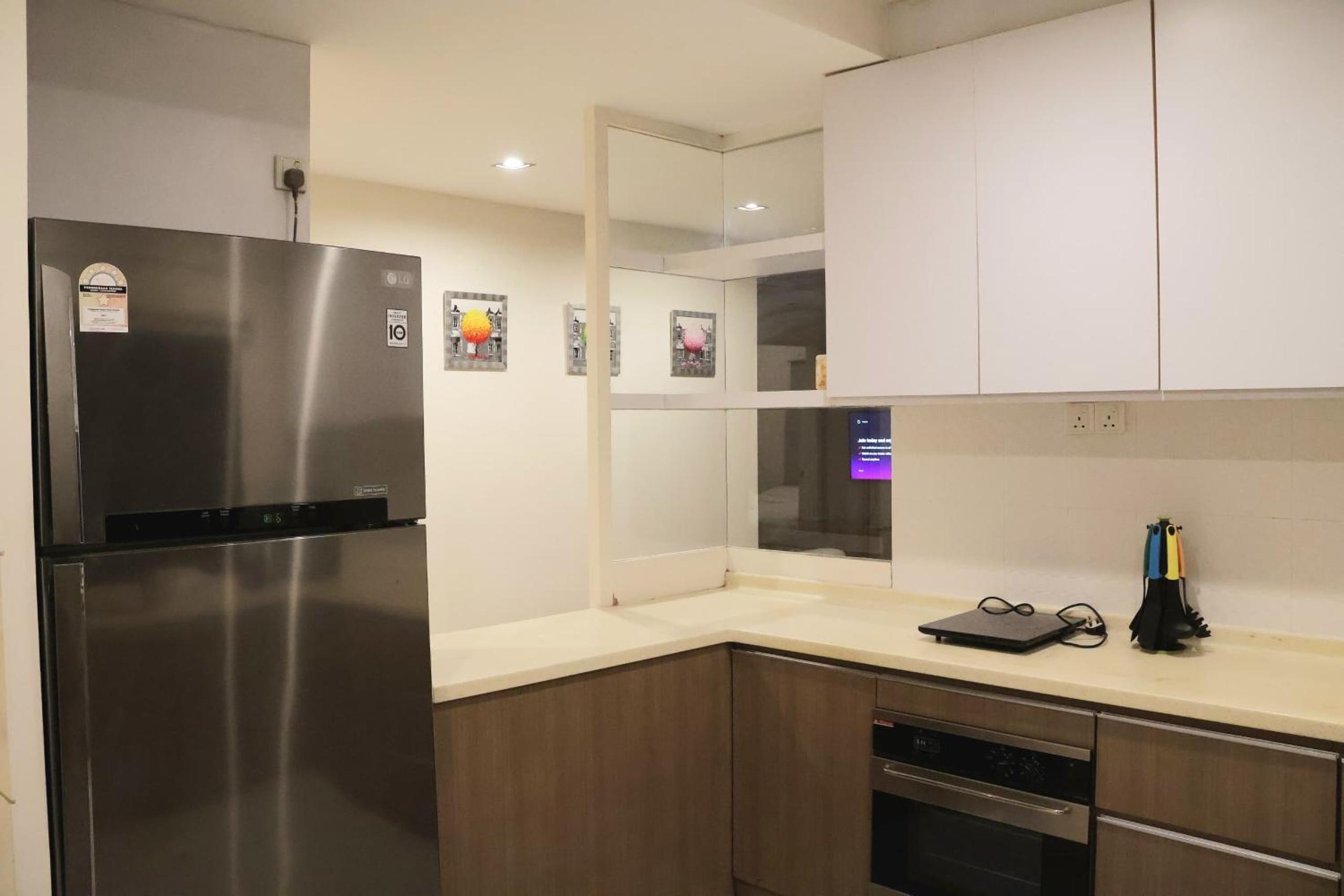 Luna 3BR Suites Sleeps 6 Near Imago Mall KK Center