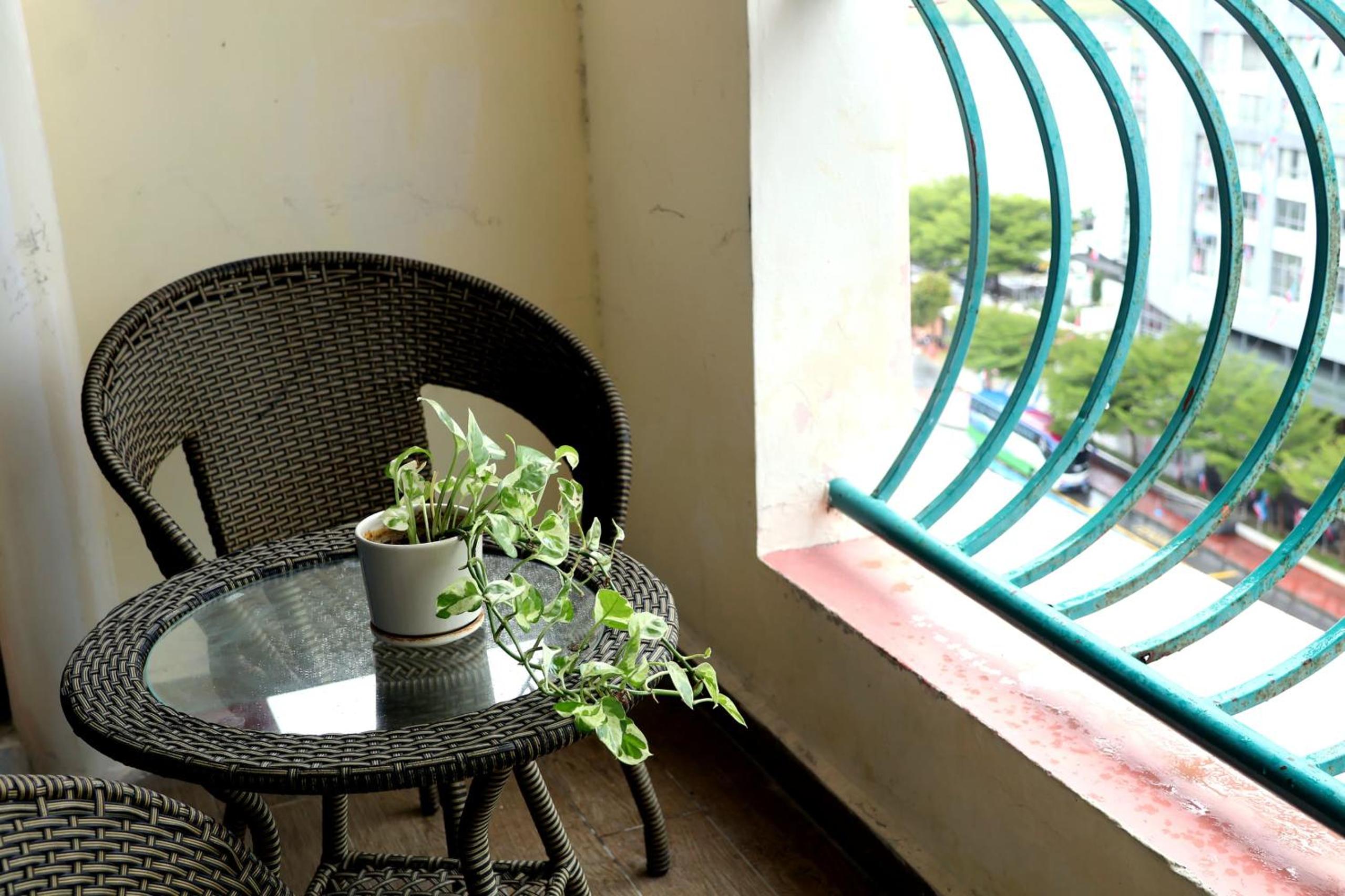 Luna 3BR Suites Sleeps 6 Near Imago Mall KK Center