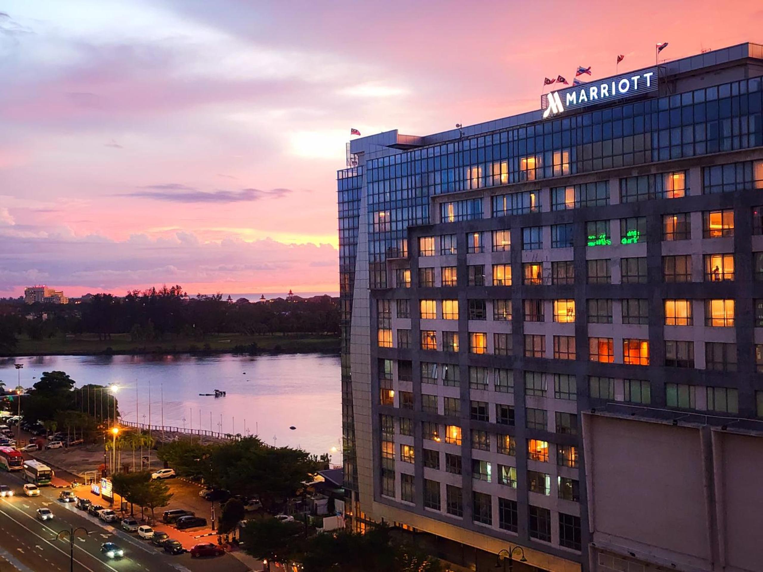 Luna 3BR Suites Sleeps 6 Near Imago Mall KK Center