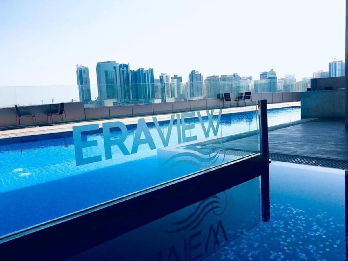 High Floor 31 with Skyline View