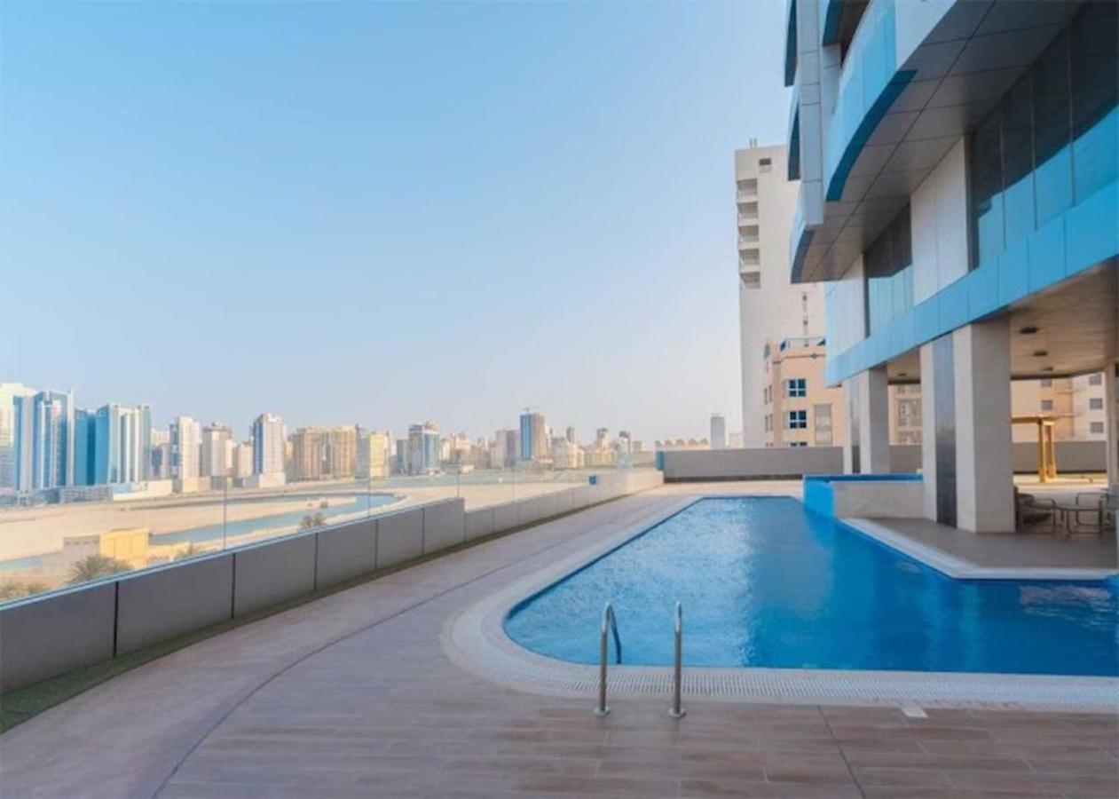 High Floor 31 with Skyline View