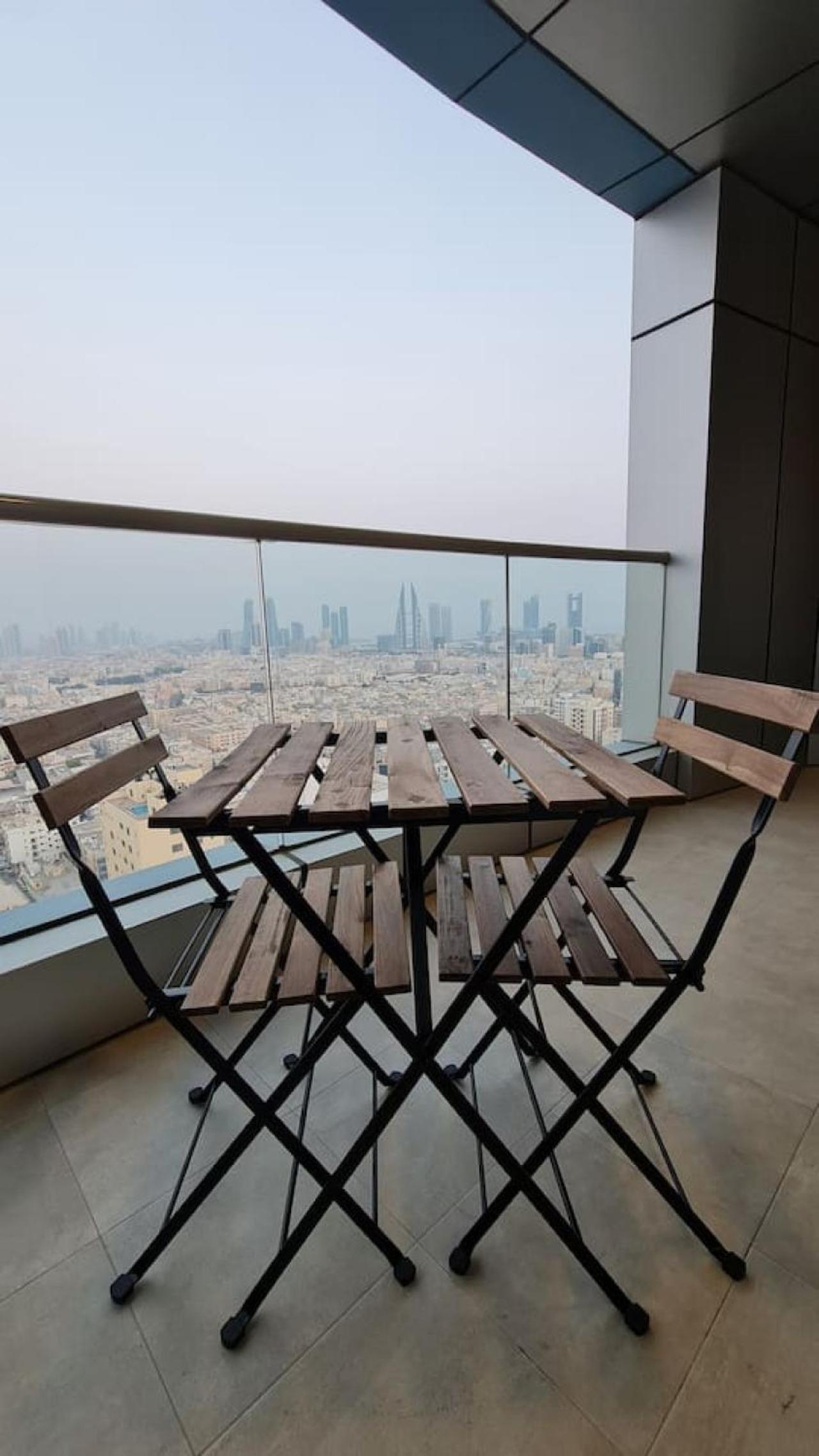 High Floor 31 with Skyline View
