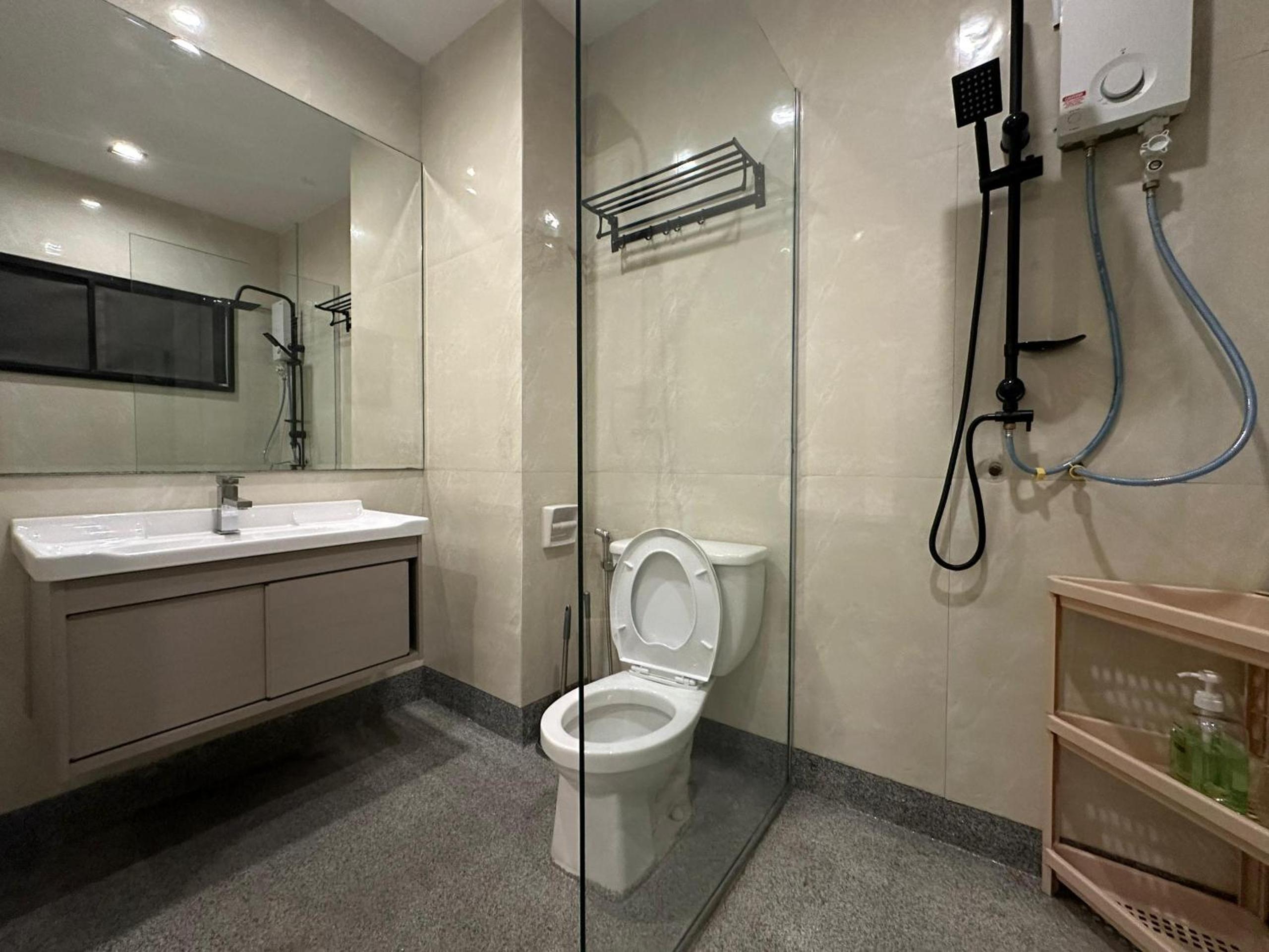 Luna 3BR Suites Sleeps 6 Near Imago Mall KK Center