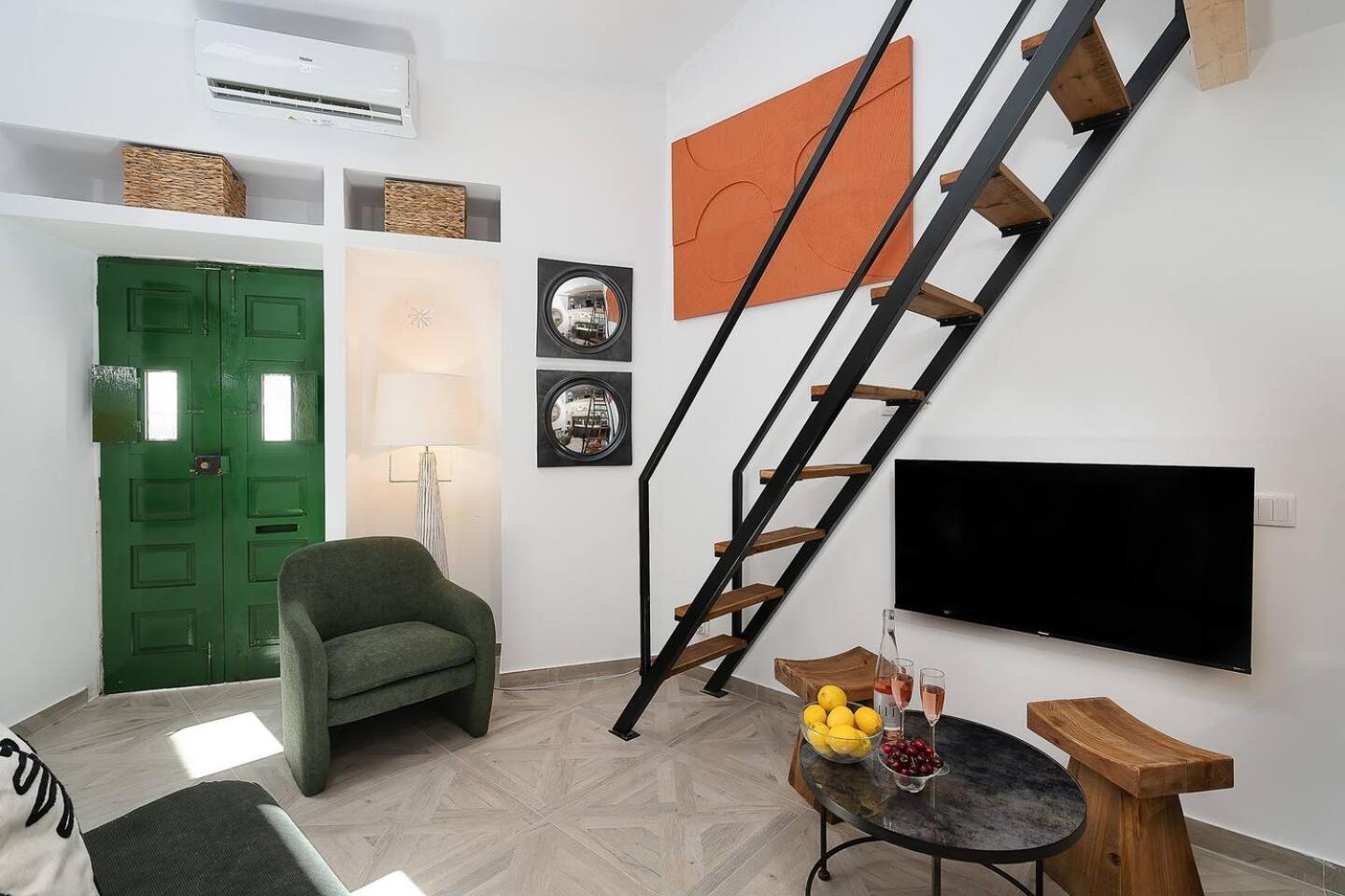Tiny Home Historic Quarter by Promenade Pier view 3