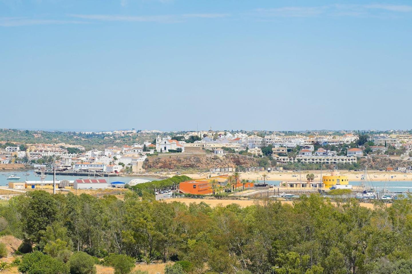 Stylish Apartment by Rocha Beach, Sleeps 5 view 4