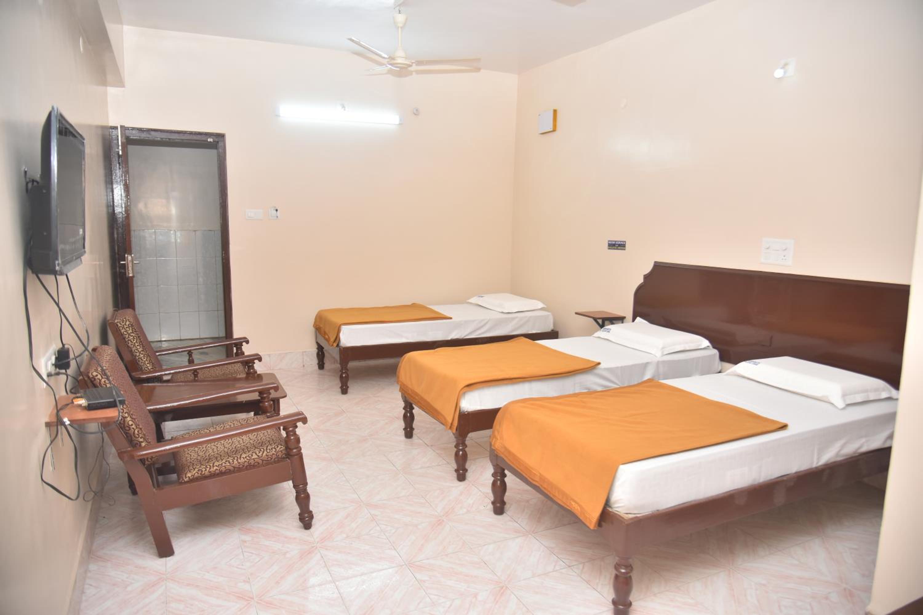 ARIHANTH DELUXE LODGe