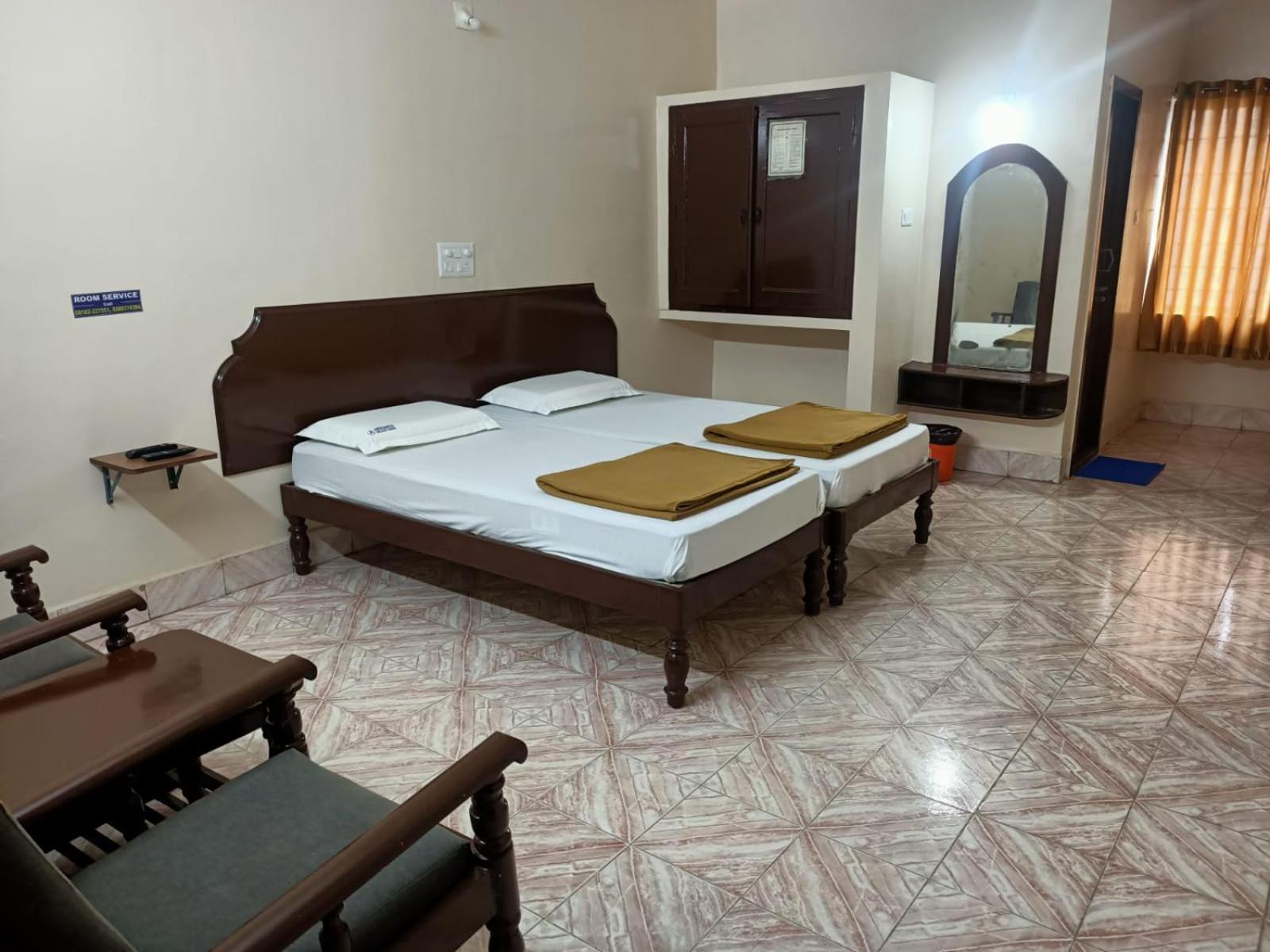 ARIHANTH DELUXE LODGe