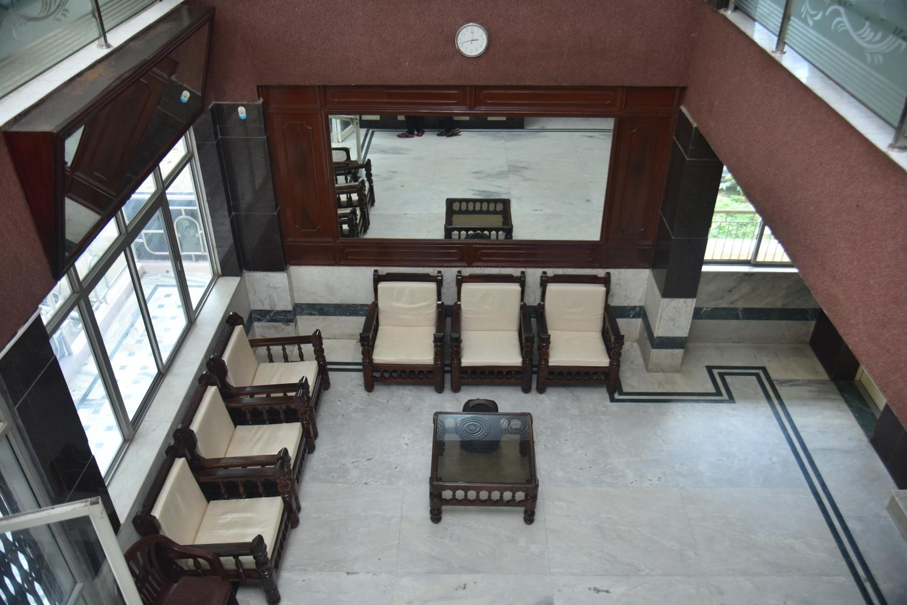 ARIHANTH DELUXE LODGe
