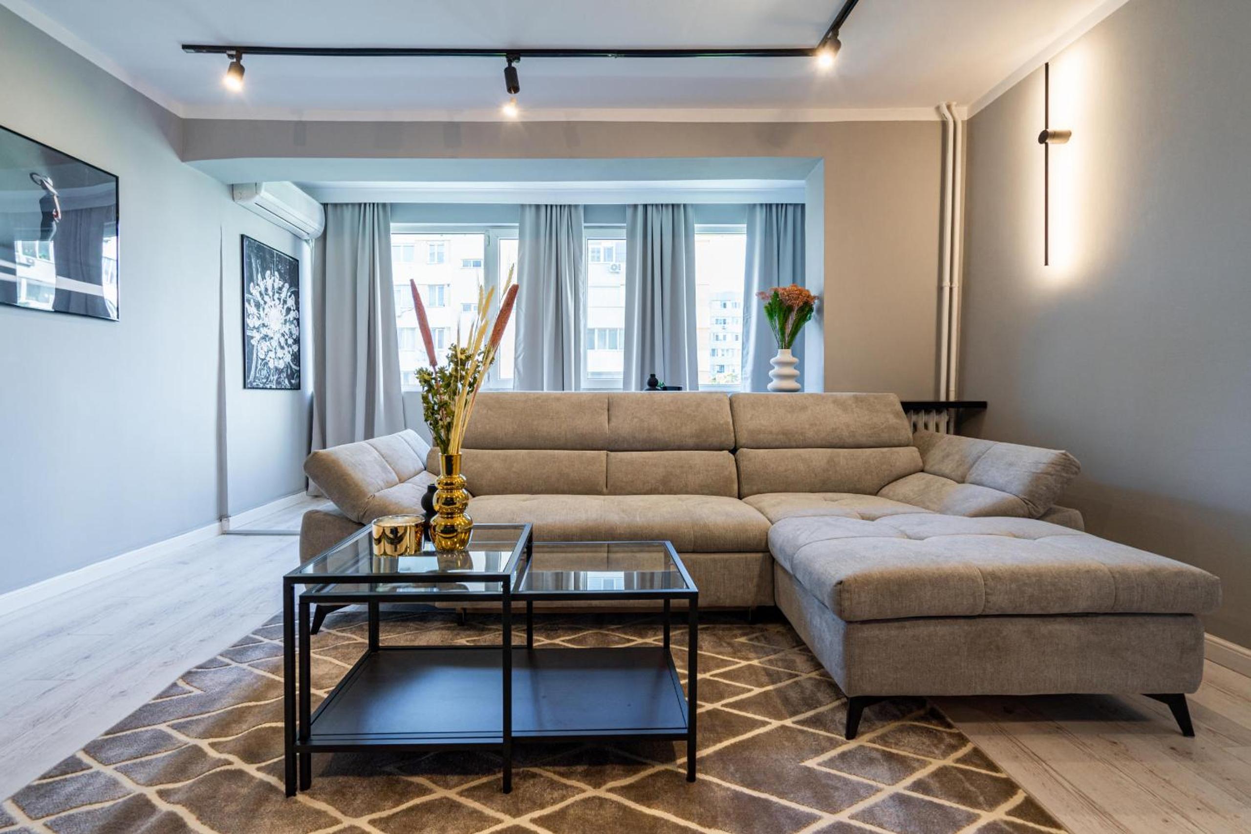 Stylish Comfort - 2BR Apartment in Vibrant East Bucharest