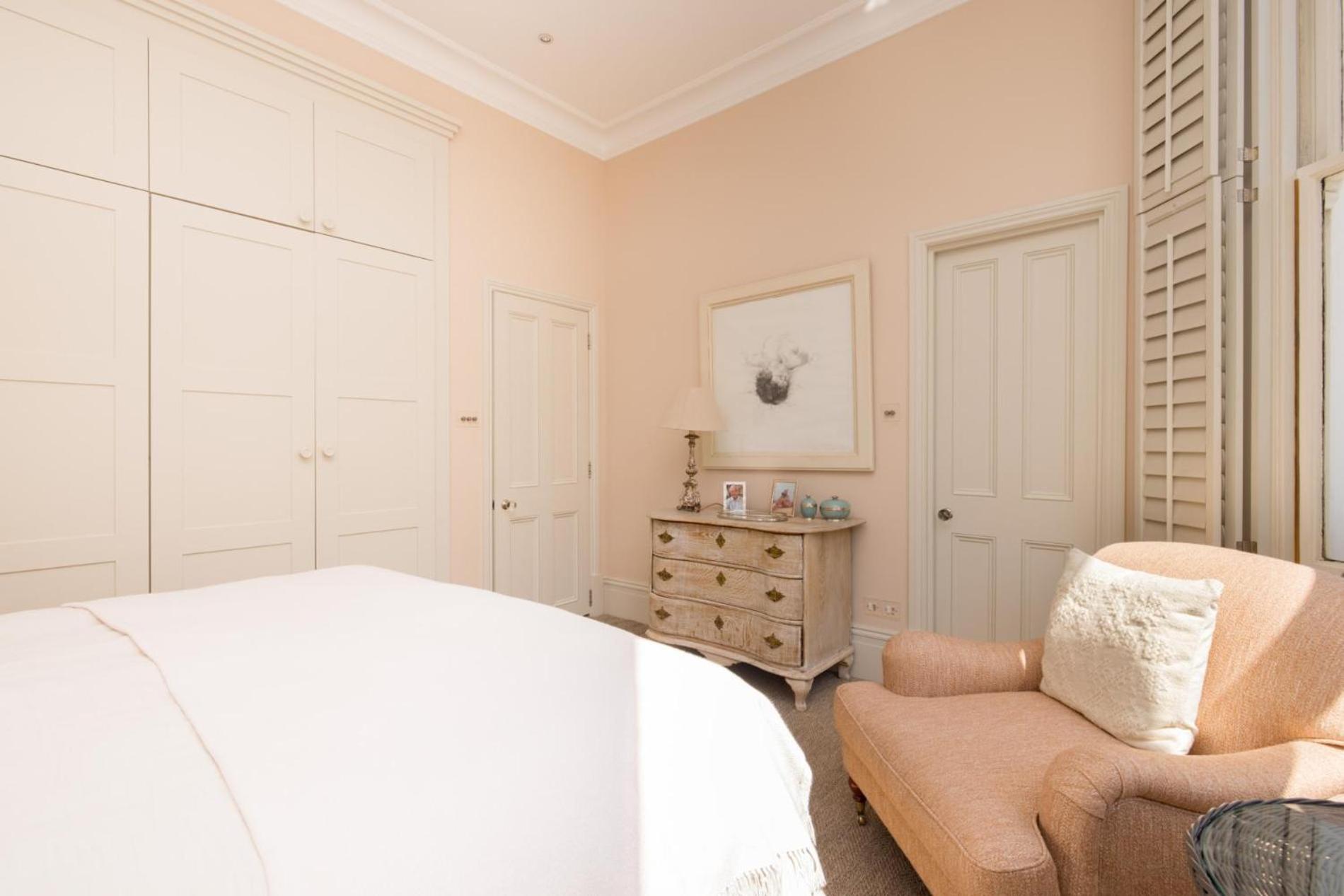 Green History – 3 Bedrooms in Kensington