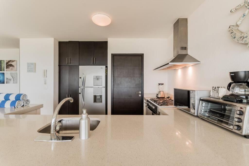 MARINA Beachfront 2 BDR by CASA PARAISO