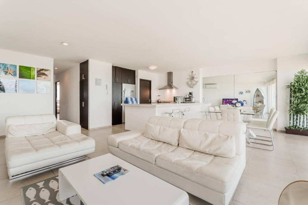 MARINA Beachfront 2 BDR by CASA PARAISO