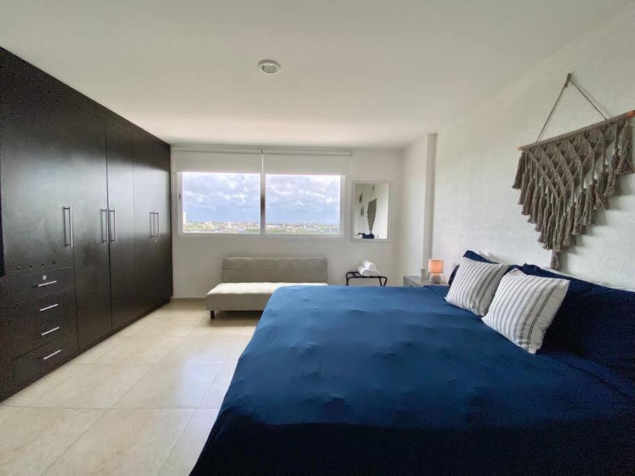 MARINA Beachfront 2 BDR by CASA PARAISO