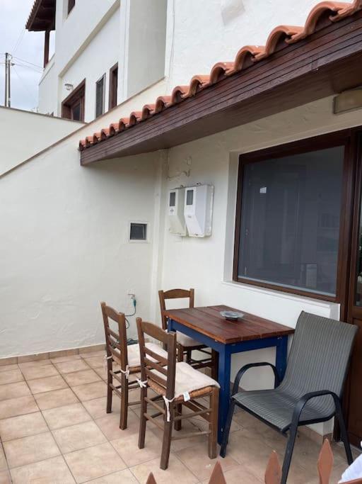 Mandora's Cozy Sea View Apartment view 4