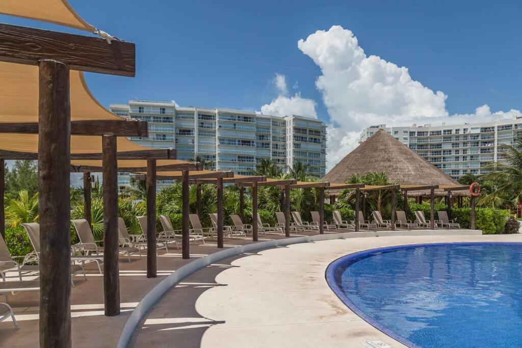 MARINA Beachfront 2 BDR by CASA PARAISO