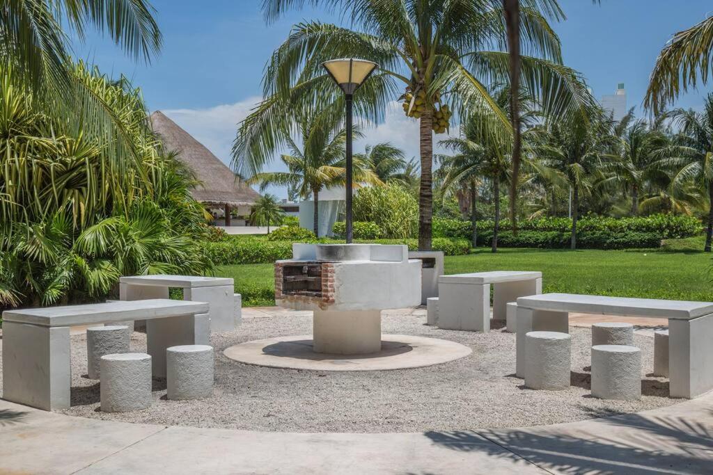 MARINA Beachfront 2 BDR by CASA PARAISO