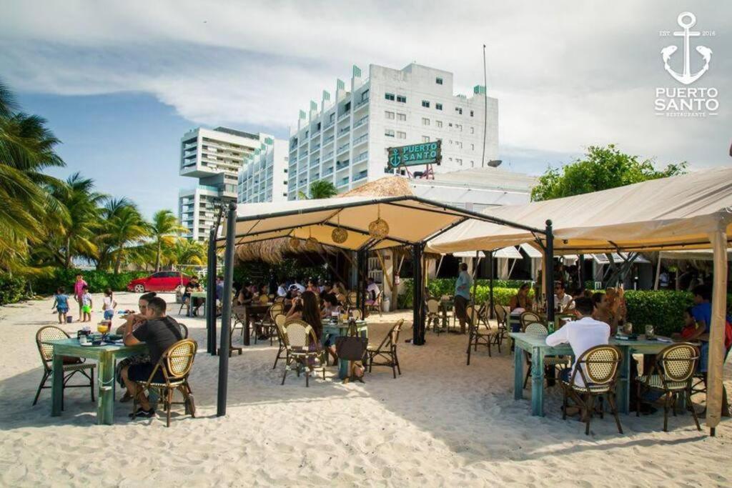 MARINA Beachfront 2 BDR by CASA PARAISO