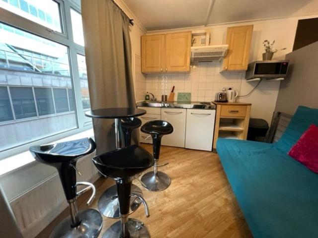 ApartaSuites London Emerald