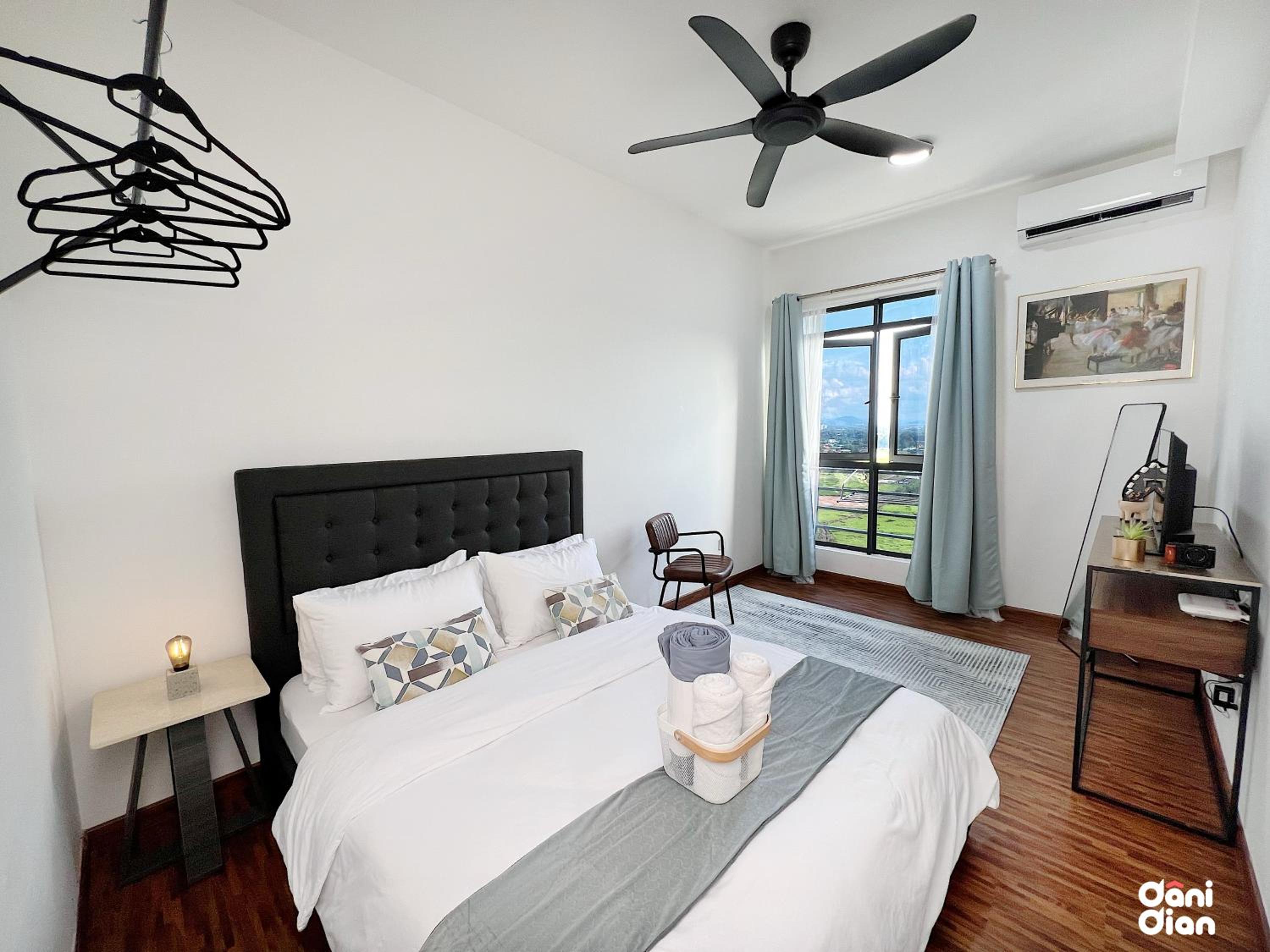 Modern Studio at K Avenue by DaniDian photo 4