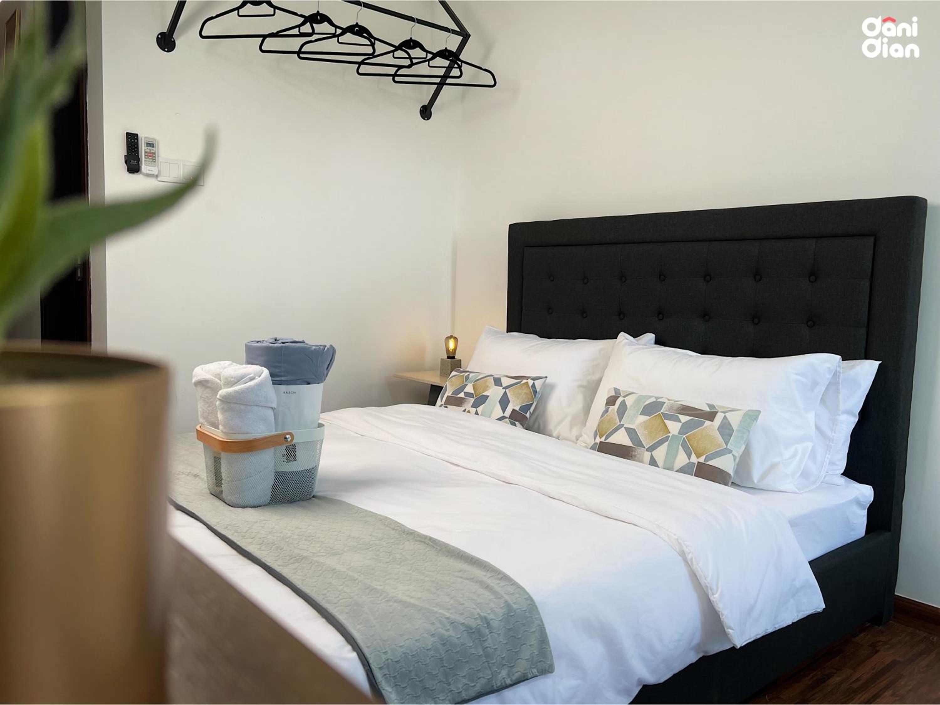 Modern Studio at K Avenue by DaniDian photo 2
