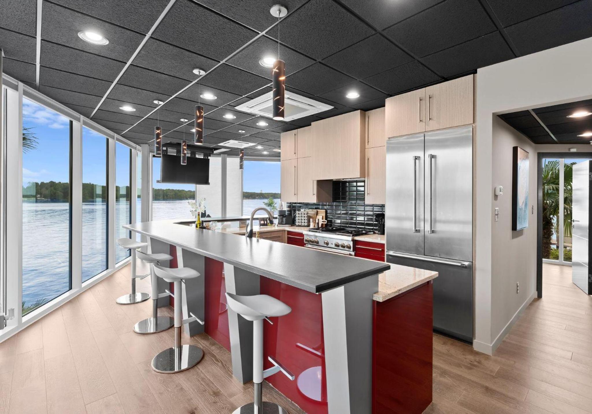 The Glass Mansion w/Optional Boat Rental view 4