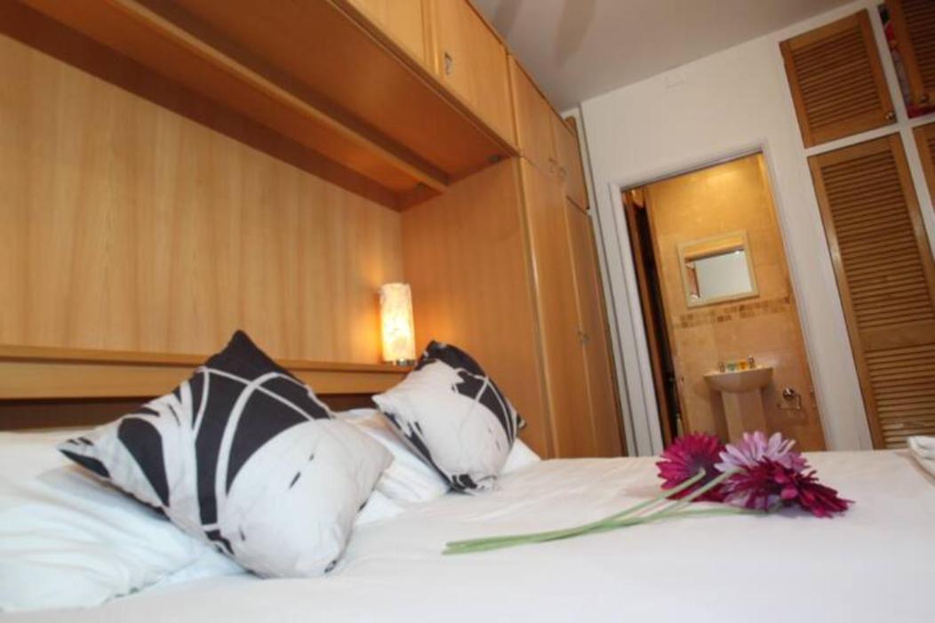 ApartaSuites London Emerald
