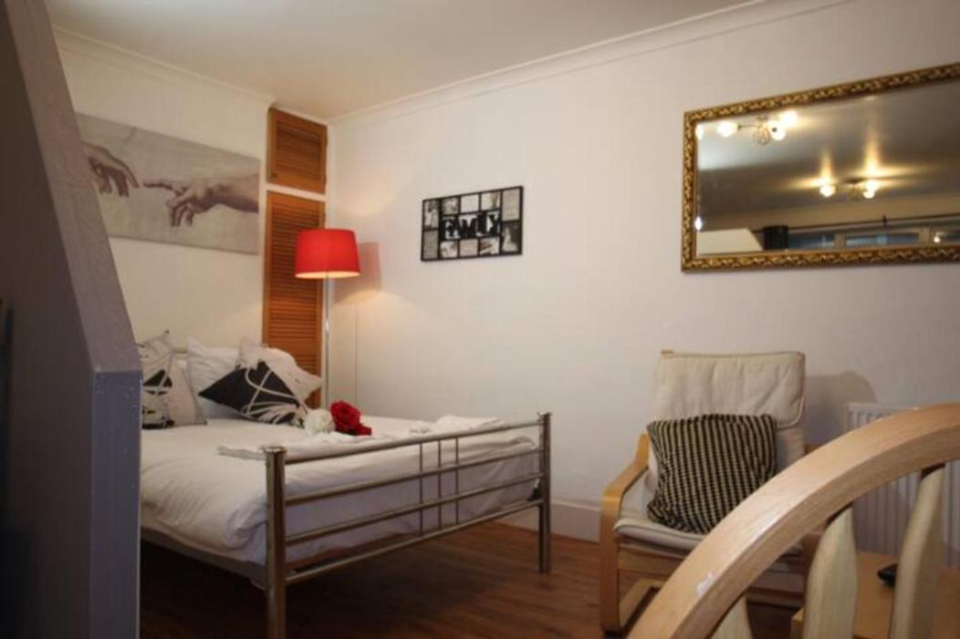 ApartaSuites London Emerald