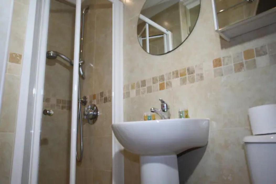 ApartaSuites London Emerald