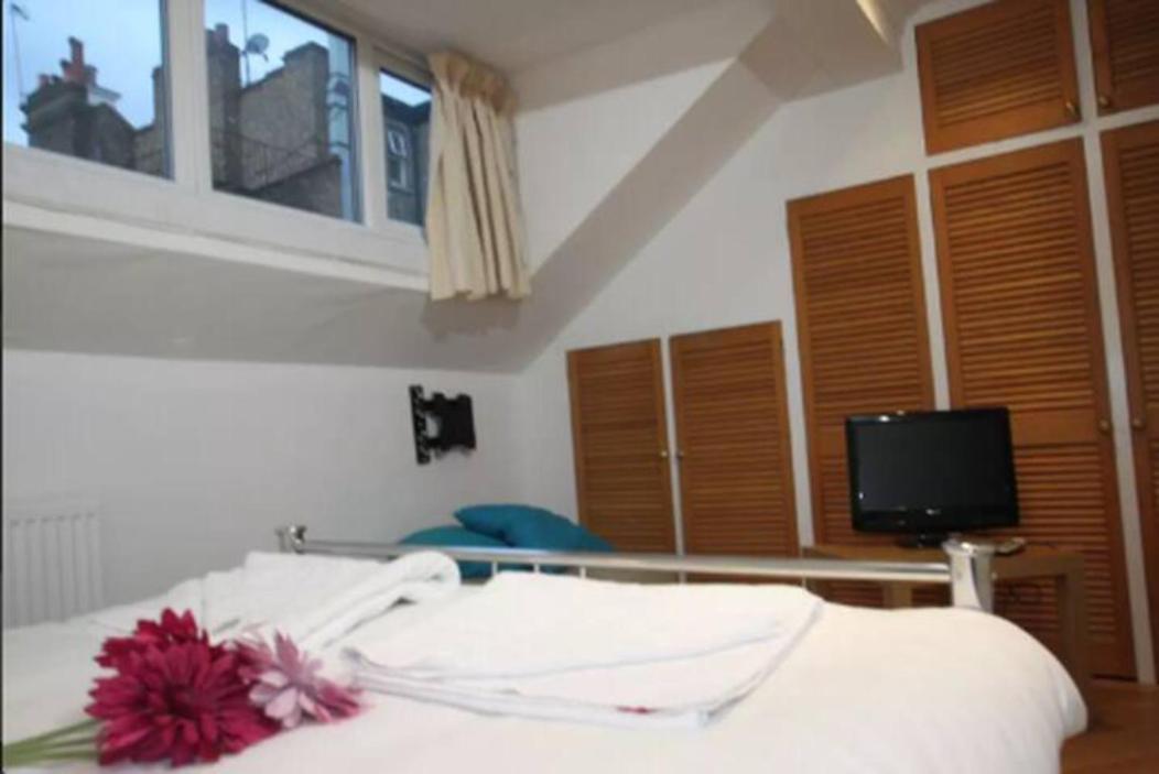 ApartaSuites London Emerald
