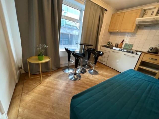 ApartaSuites London Emerald