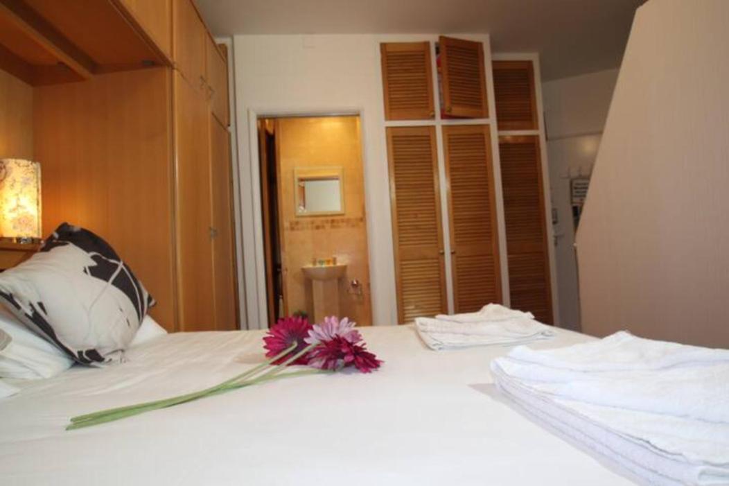 ApartaSuites London Emerald