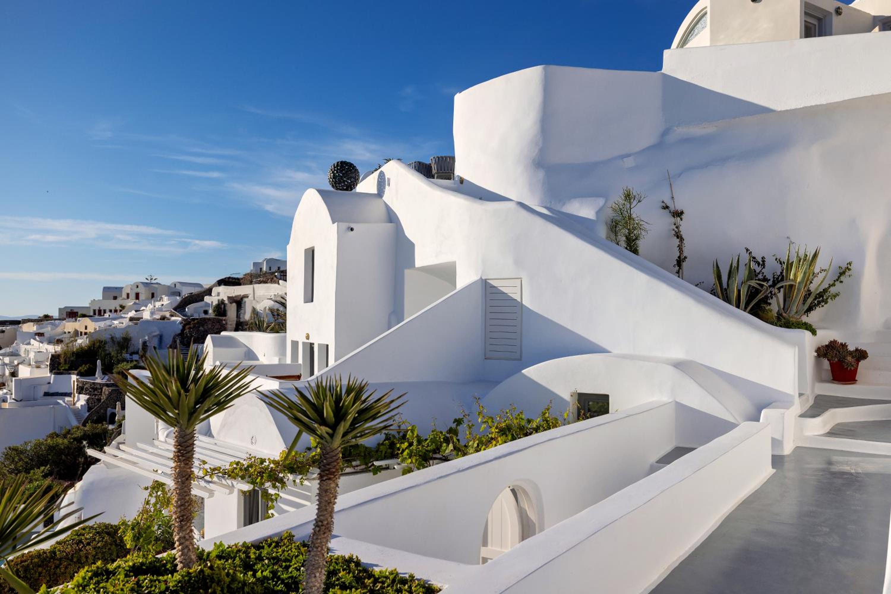 Oia Vacations - IKIES Santorini - Property Image 4