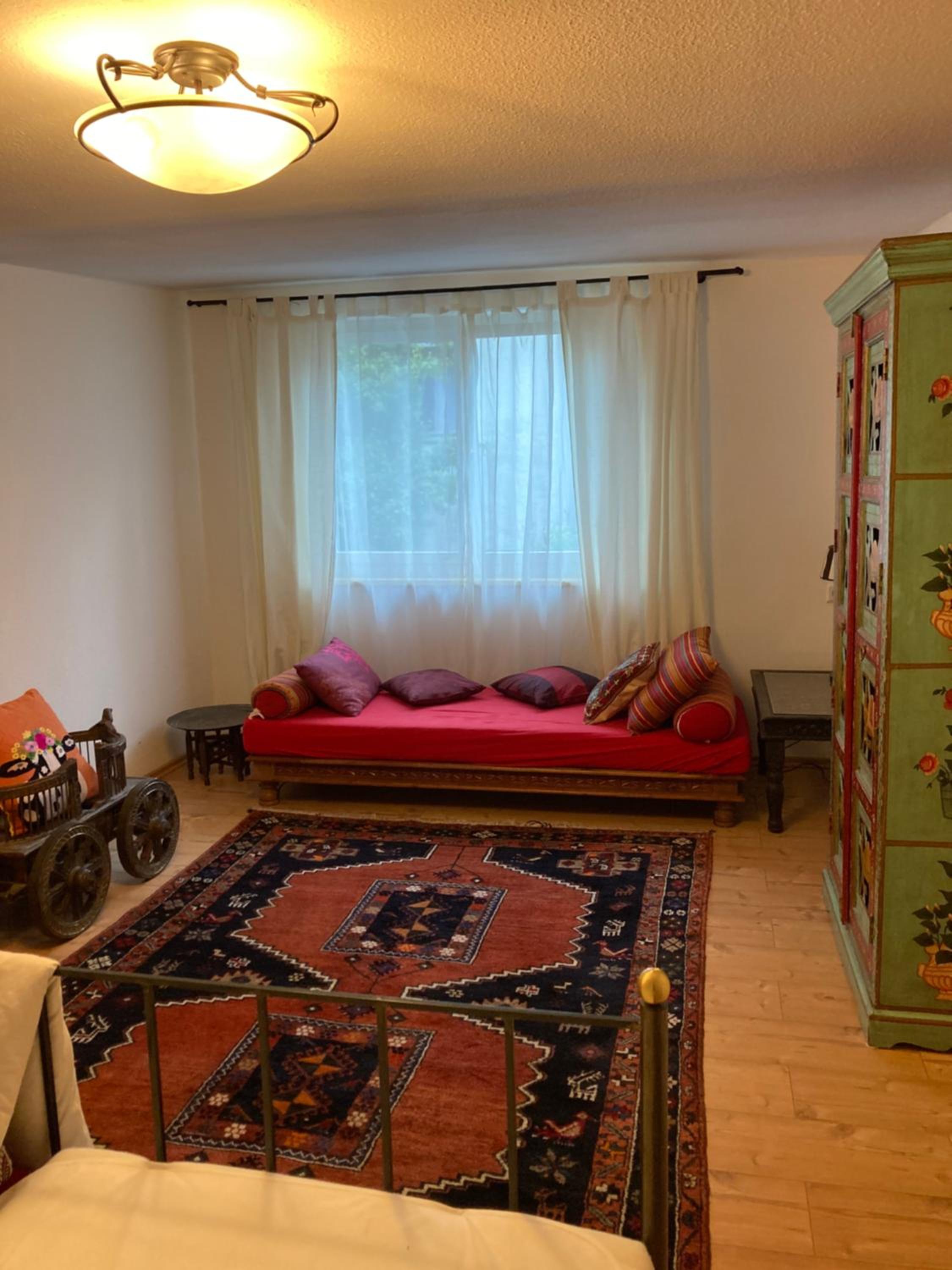 Zentrale große Wohnung mit 2 Schlafzimmern für maximal 3 Erwachsene und 2 Kinder