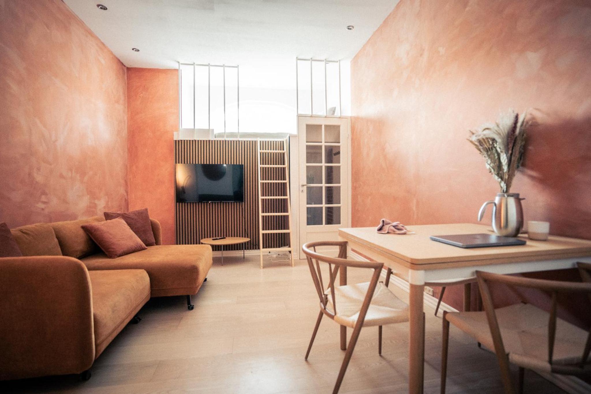 Spacious Green Apartment With Amazing Loft