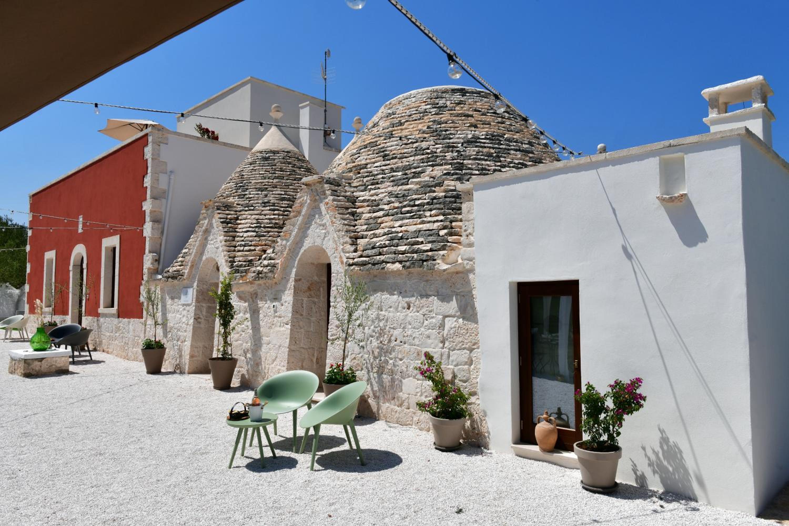 Lamarossa Trulli & Suites