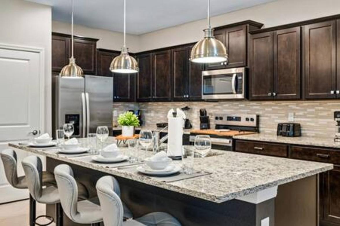 Brand New Charming Home 9 Miles to Disney